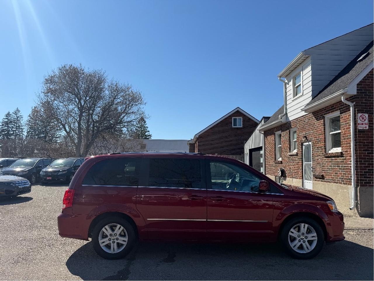 2015 Dodge Grand Caravan Crew Plus | Leather | Very Well Maintained !! Photo