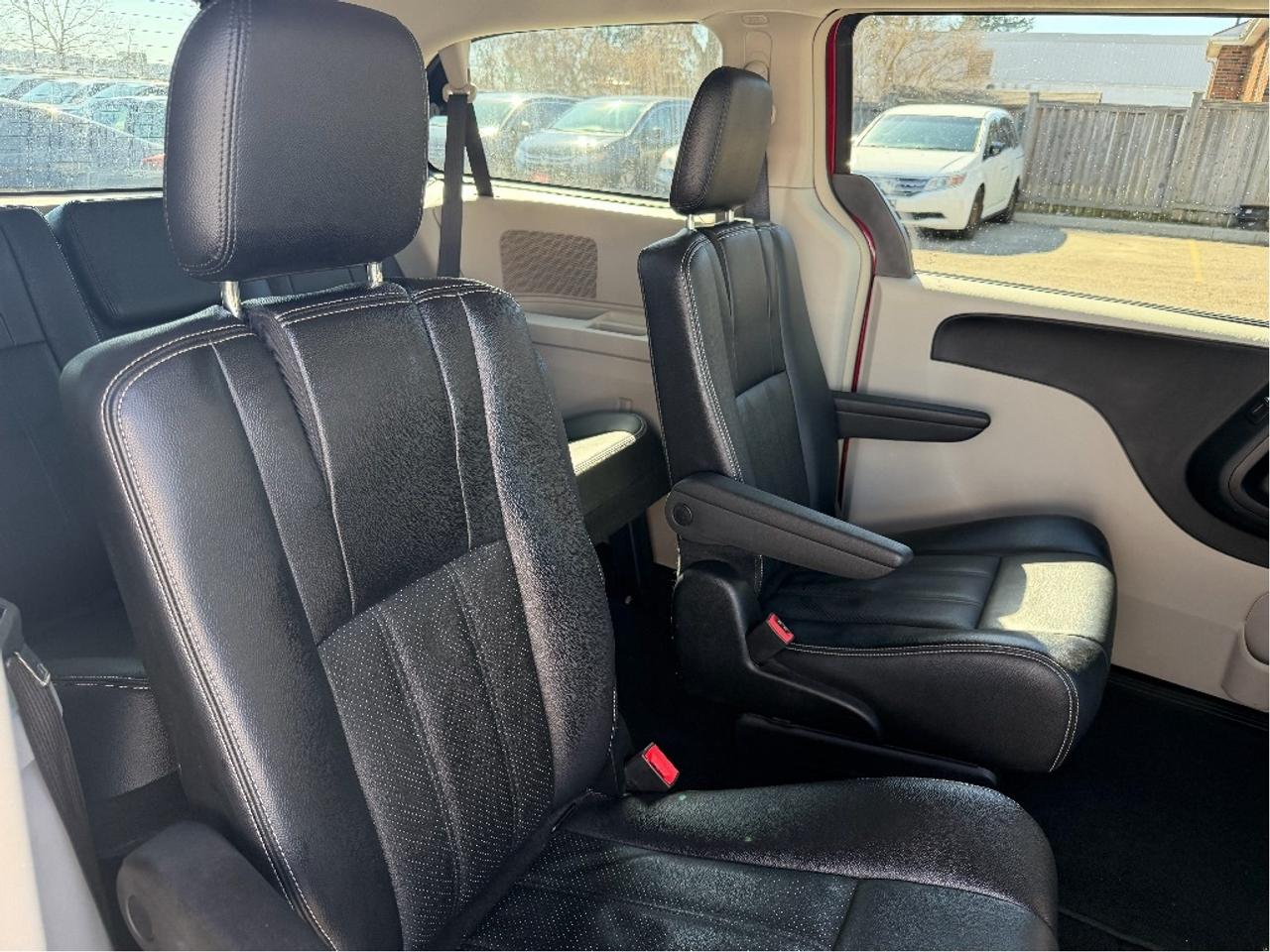 2015 Dodge Grand Caravan Crew Plus | Leather | Very Well Maintained !! Photo