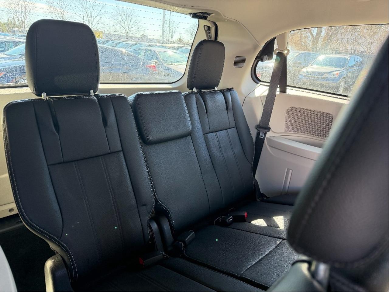 2015 Dodge Grand Caravan Crew Plus | Leather | Very Well Maintained !! Photo