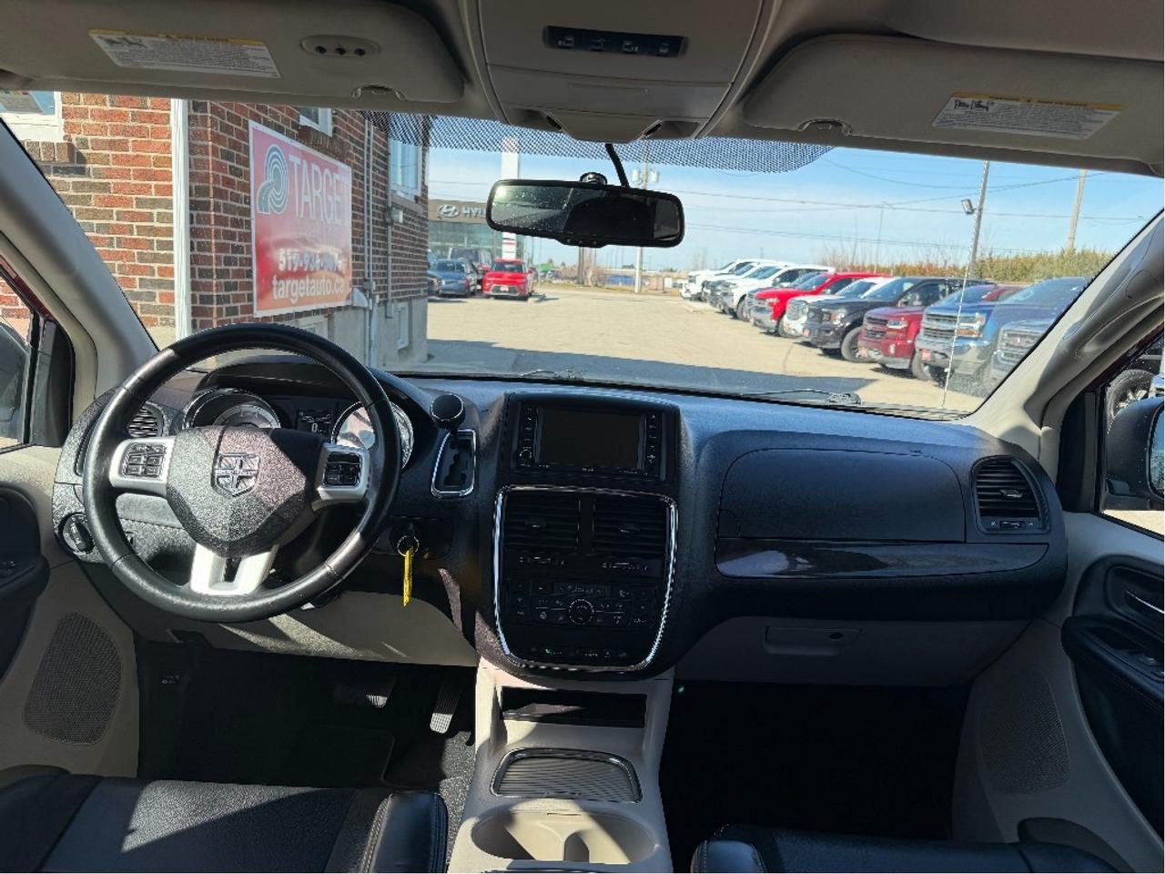 2015 Dodge Grand Caravan Crew Plus | Leather | Very Well Maintained !! Photo