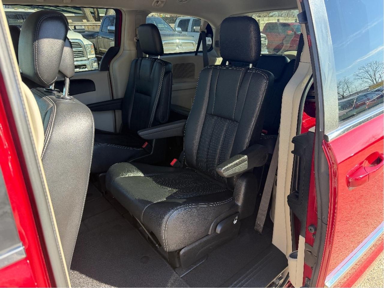 2015 Dodge Grand Caravan Crew Plus | Leather | Very Well Maintained !! Photo