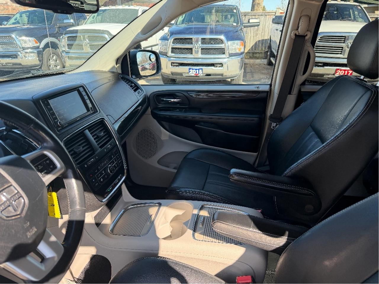 2015 Dodge Grand Caravan Crew Plus | Leather | Very Well Maintained !! Photo