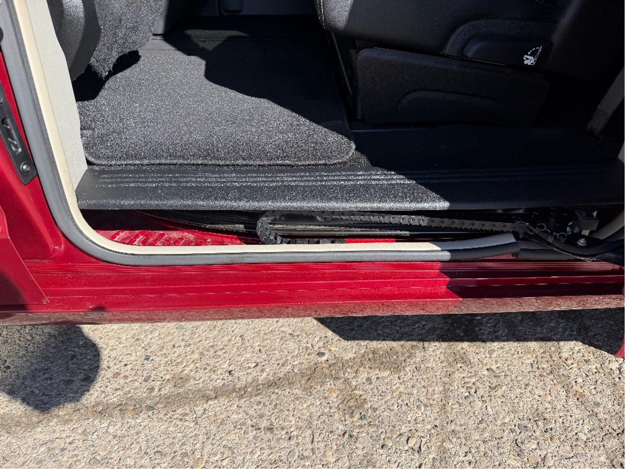 2015 Dodge Grand Caravan Crew Plus | Leather | Very Well Maintained !! Photo