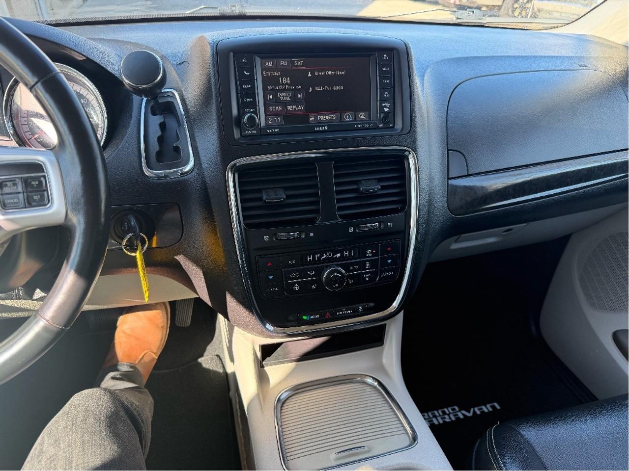 2015 Dodge Grand Caravan Crew Plus | Leather | Very Well Maintained !! Photo