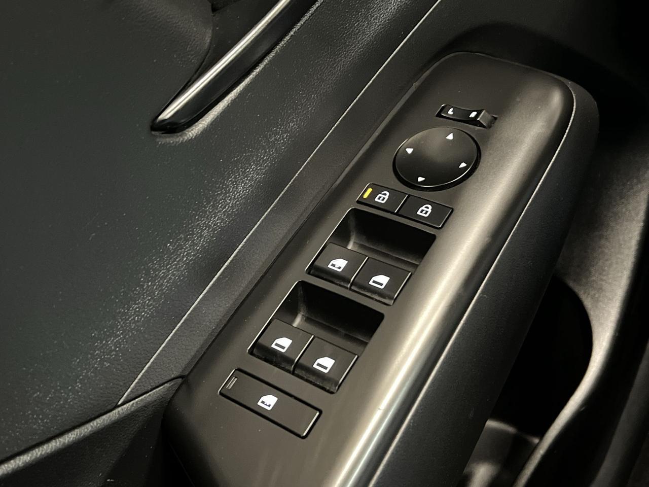 2024 Hyundai KONA AWD | HTD SEATS | CARPLAY |ALLOYS | REAR CAM | A/C Photo