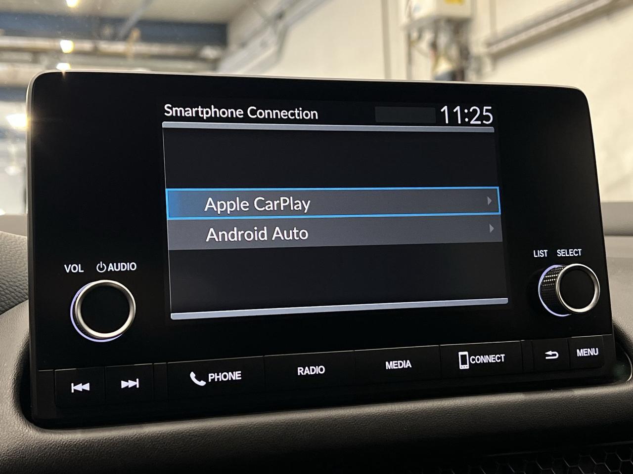 2023 Honda HR-V ONLY 16,000KMS!! | HTD SEATS | CARPLAY | ALLOYS Photo