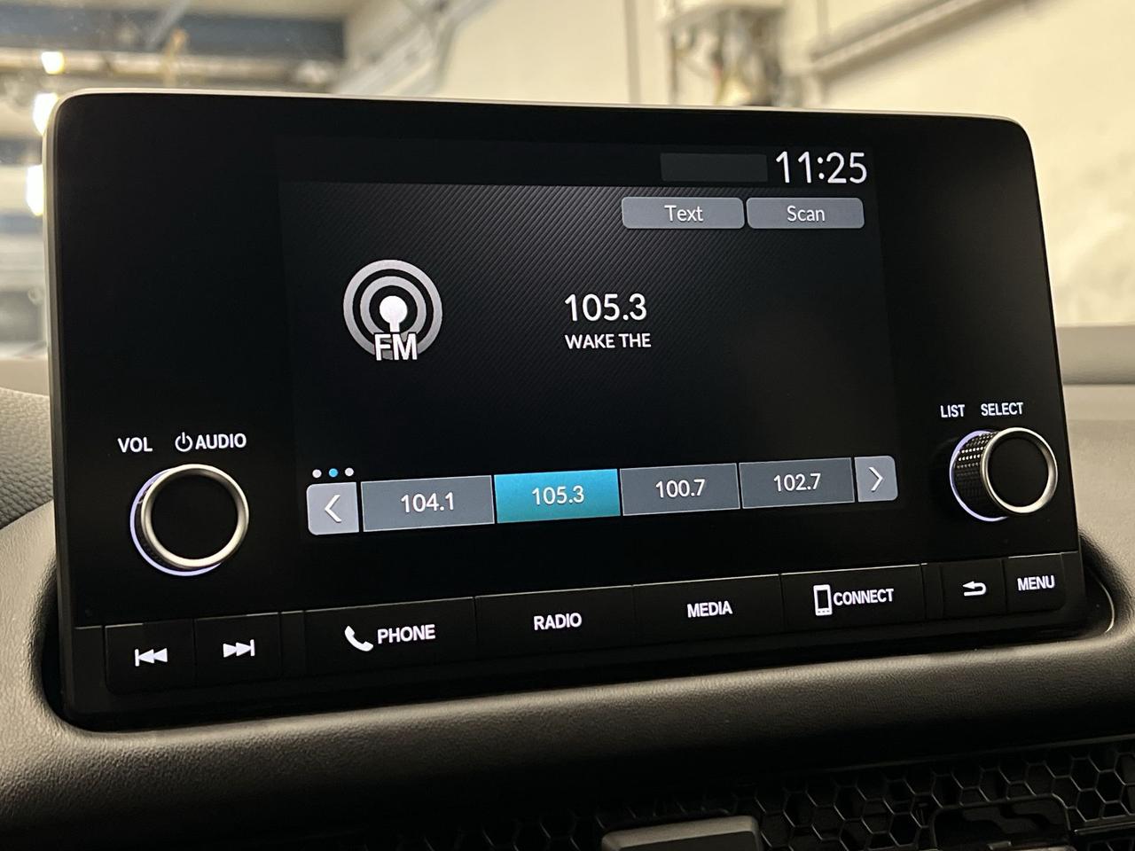 2023 Honda HR-V ONLY 16,000KMS!! | HTD SEATS | CARPLAY | ALLOYS Photo
