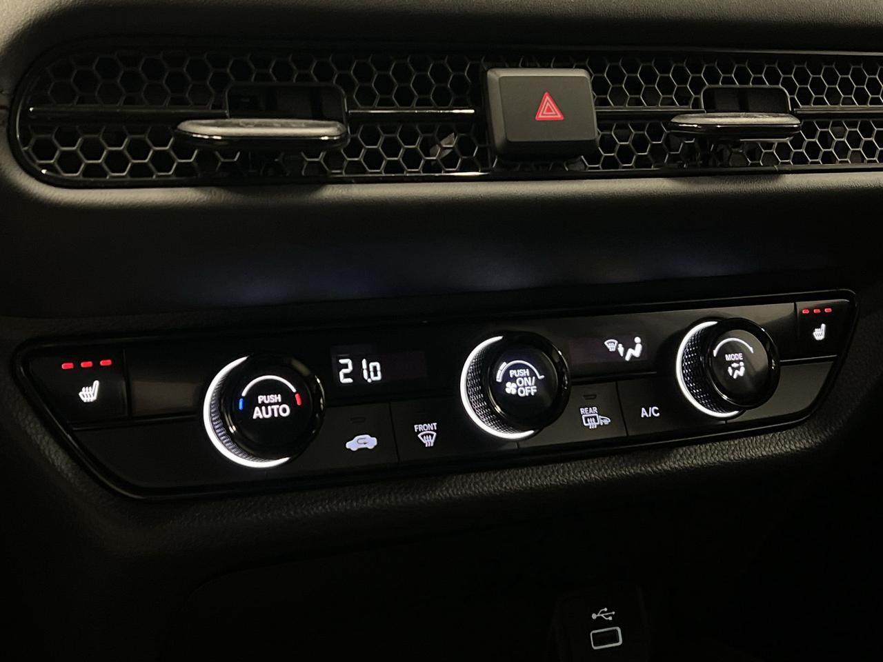 2023 Honda HR-V ONLY 16,000KMS!! | HTD SEATS | CARPLAY | ALLOYS Photo