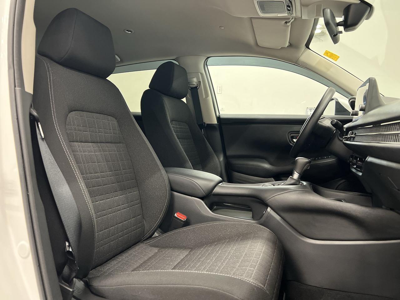 2023 Honda HR-V ONLY 16,000KMS!! | HTD SEATS | CARPLAY | ALLOYS Photo