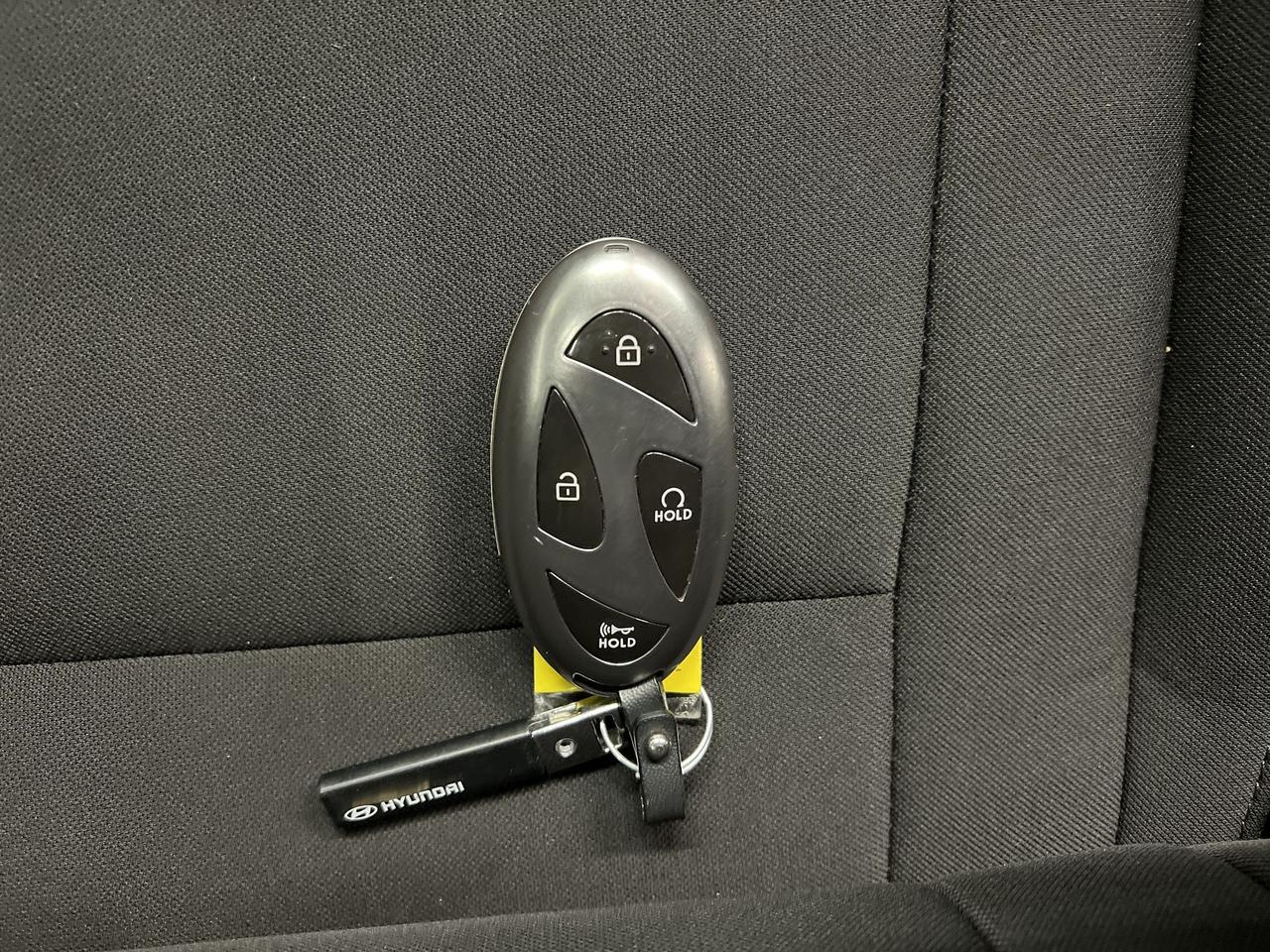 2024 Hyundai Elantra PREFERRED TECH | HTD SEATS |CARPLAY | REMOTE START Photo