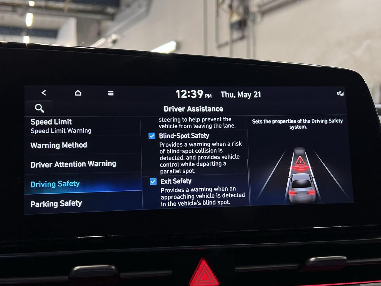 2024 Hyundai Elantra PREFERRED TECH | HTD SEATS |CARPLAY | REMOTE START Photo