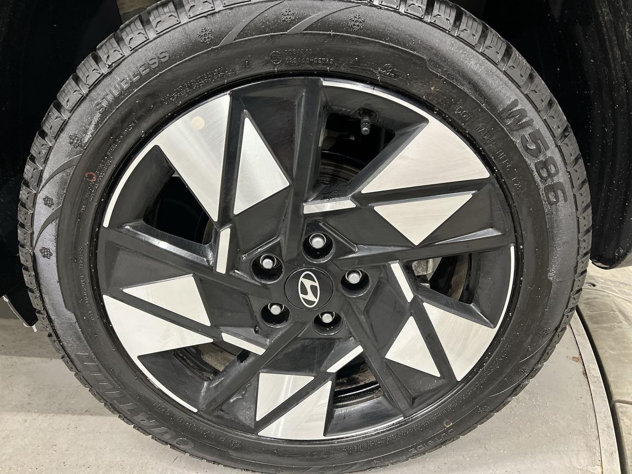 2025 Hyundai KONA TREND AWD | HTD LEATHER | CARPLAY | REMOTE START Photo