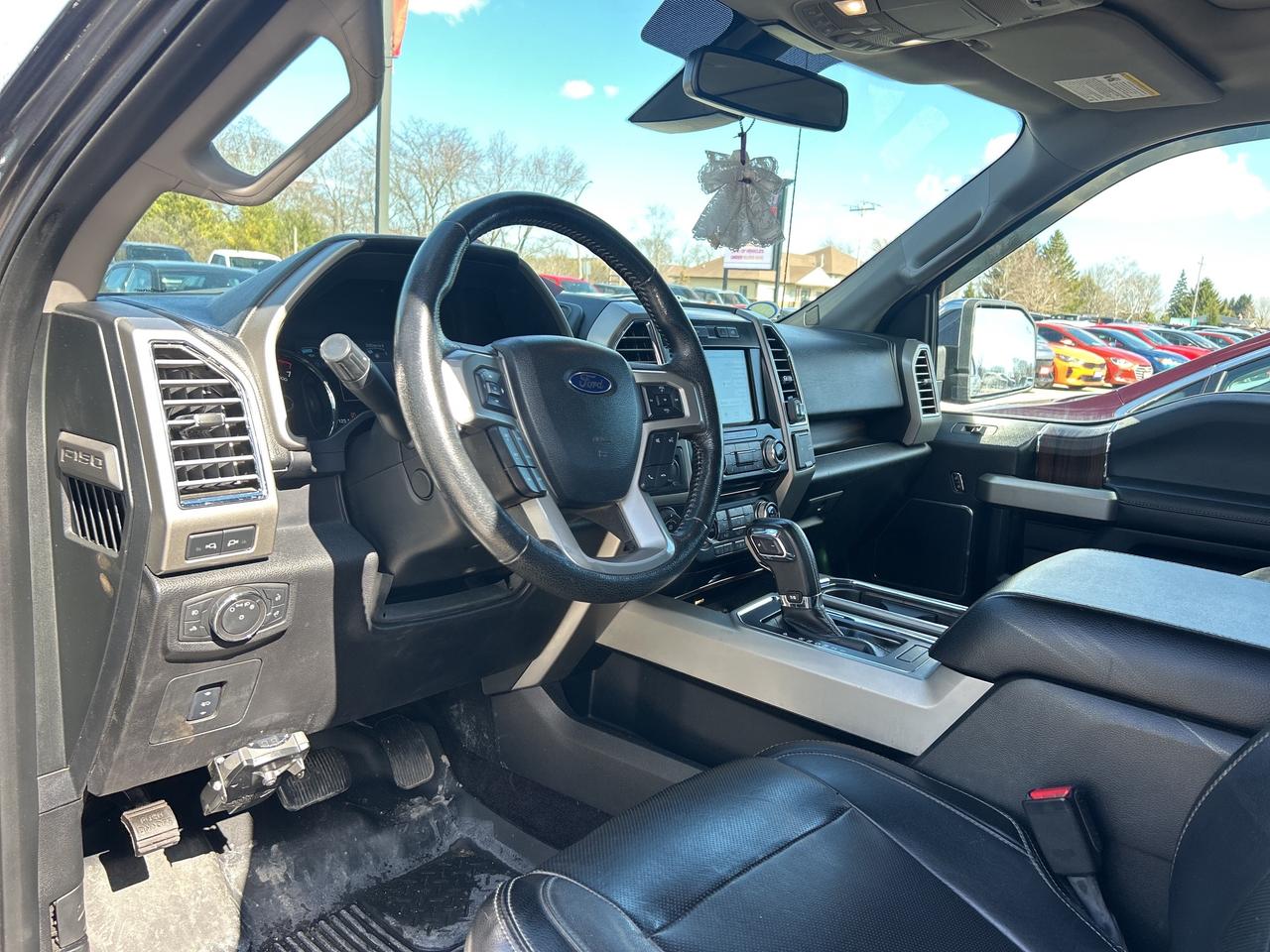 2016 Ford F-150 LARIAT, CLEAN CARFAX, HEATED/ COOLED LEATHER SEATS Photo