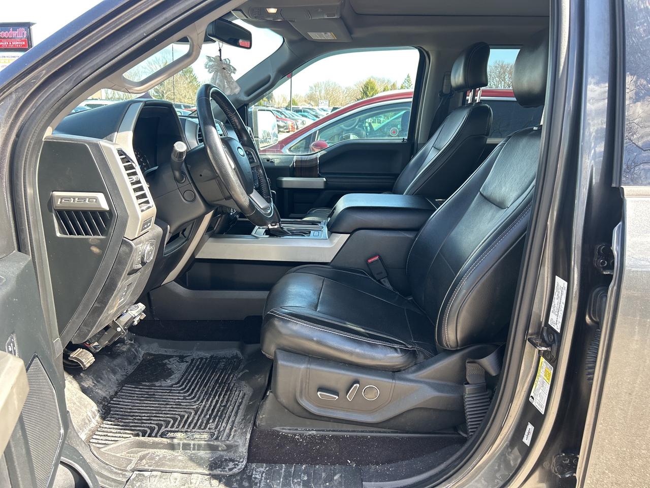 2016 Ford F-150 LARIAT, CLEAN CARFAX, HEATED/ COOLED LEATHER SEATS Photo