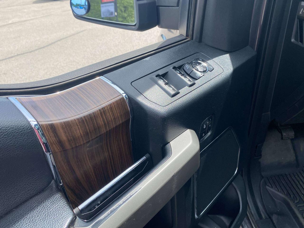 2016 Ford F-150 LARIAT, CLEAN CARFAX, HEATED/ COOLED LEATHER SEATS - Photo #12