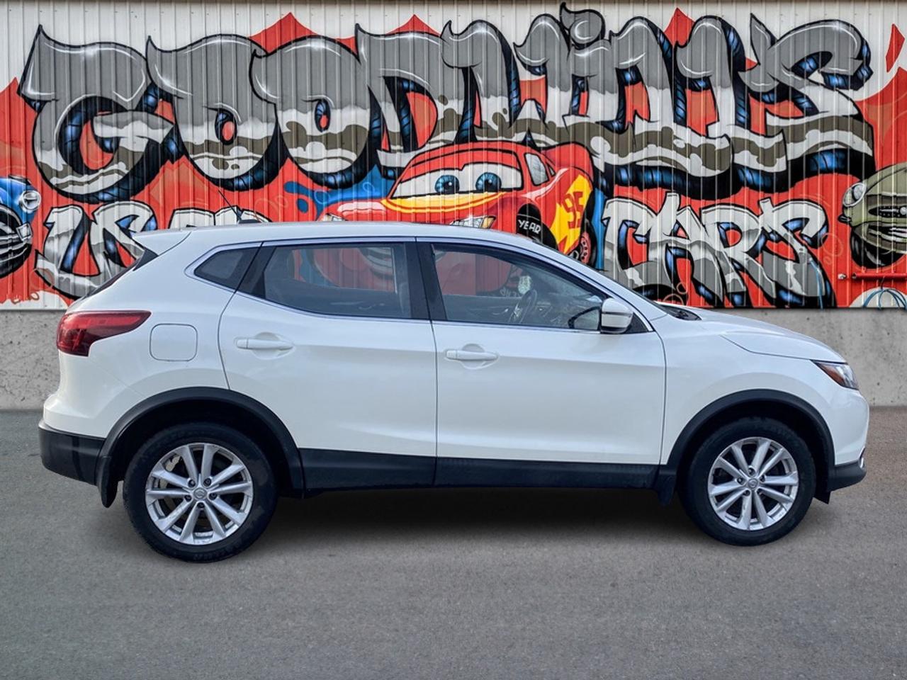 2017 Nissan Qashqai SV, AWD, CLEAN CARFAX, BACK UP CAMERA, SUNROOF! - Photo #1