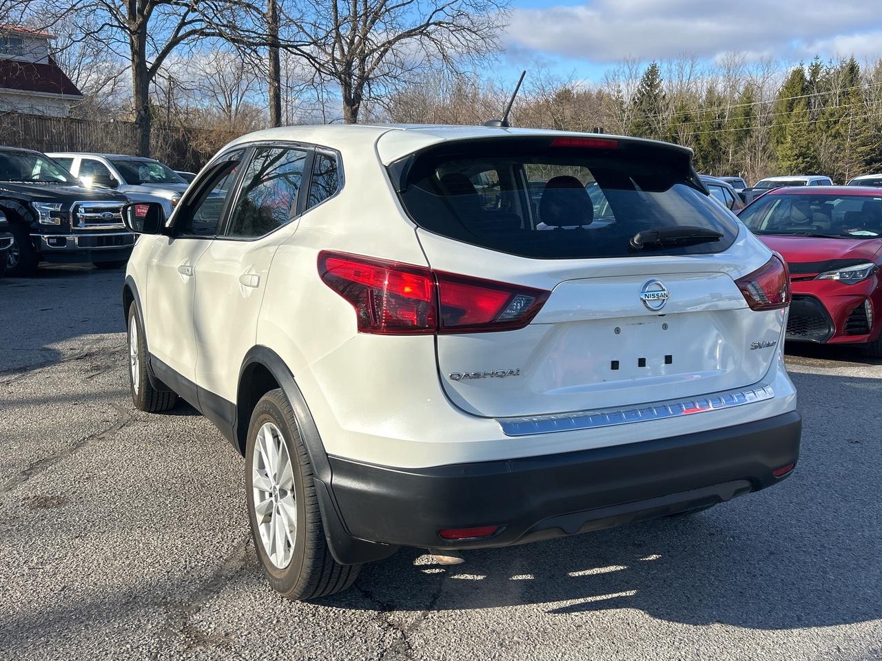 2017 Nissan Qashqai SV, AWD, CLEAN CARFAX, BACK UP CAMERA, SUNROOF! - Photo #9
