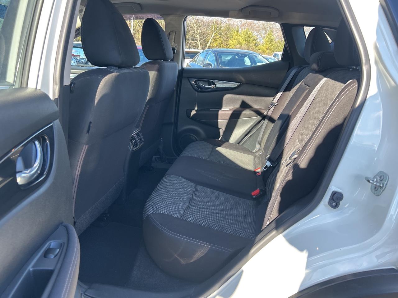 2017 Nissan Qashqai SV, AWD, CLEAN CARFAX, BACK UP CAMERA, SUNROOF! - Photo #14