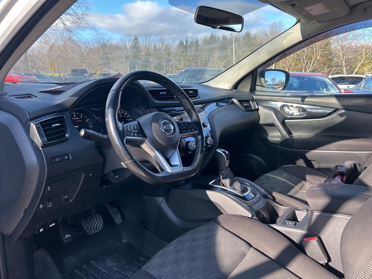 2017 Nissan Qashqai SV, AWD, CLEAN CARFAX, BACK UP CAMERA, SUNROOF! - Photo #12