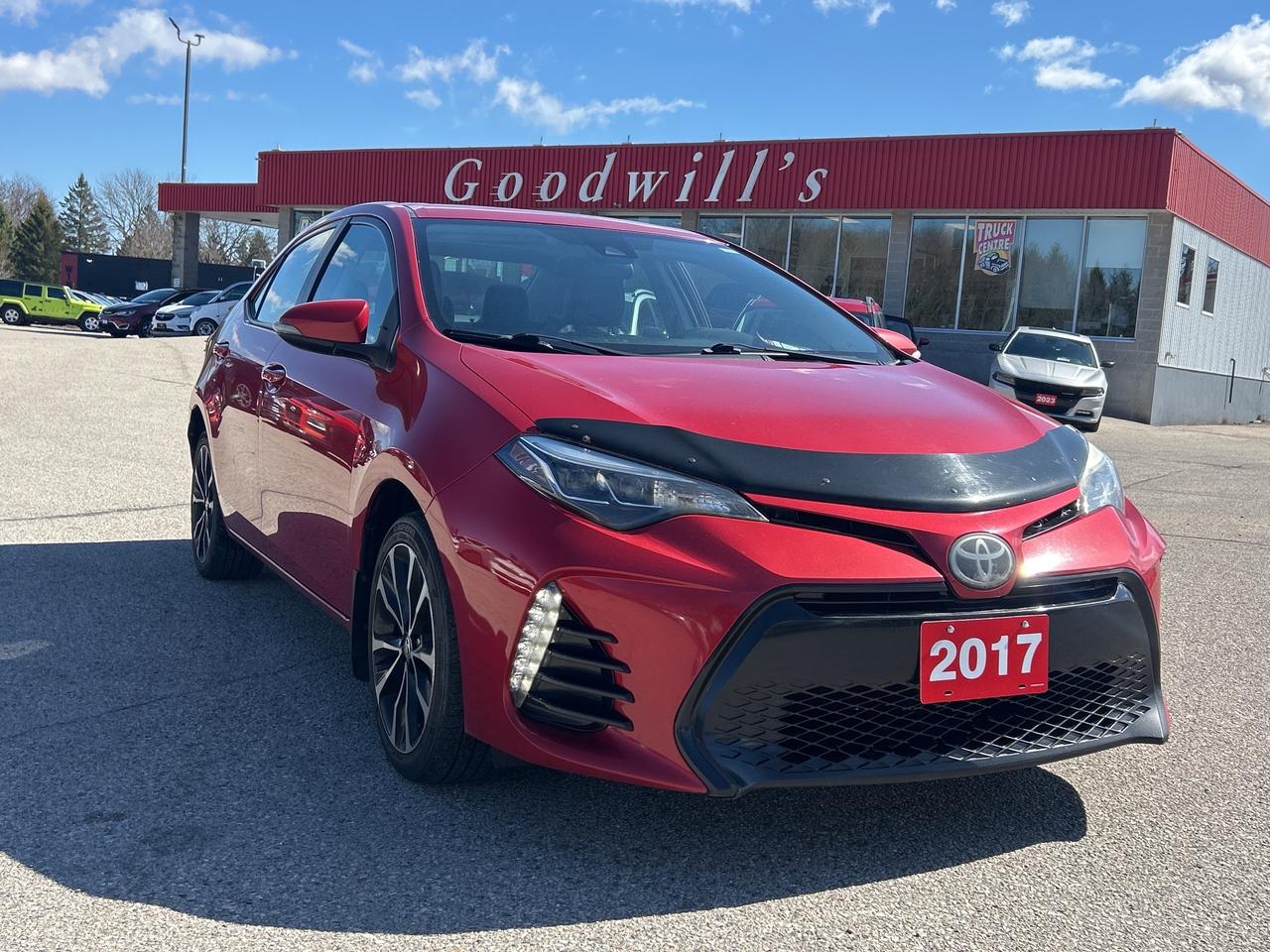 2017 Toyota Corolla SE, 6 SPEED MANUAL, CLEAN CARFAX, SUNROOF! - Photo #4