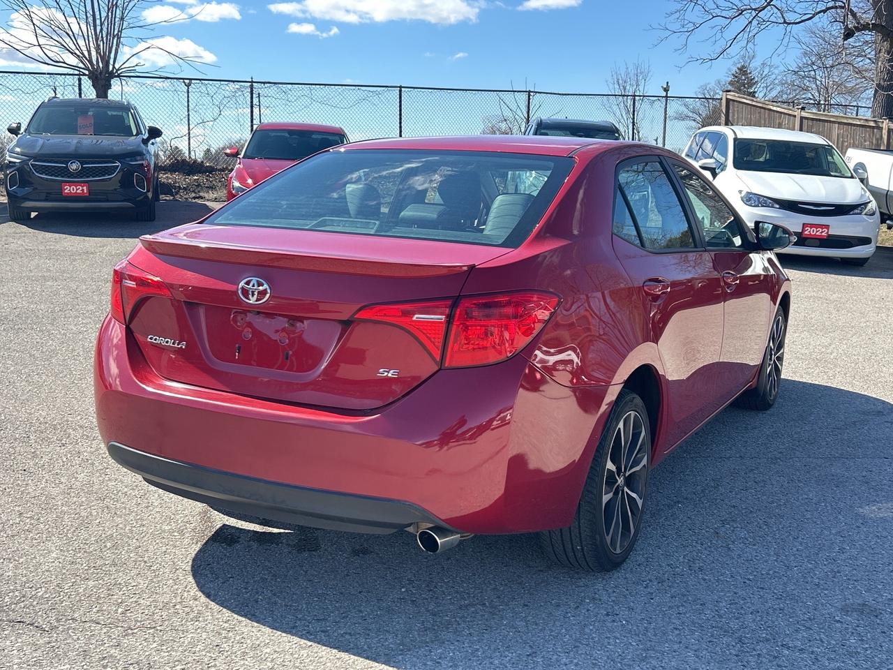 2017 Toyota Corolla SE, 6 SPEED MANUAL, CLEAN CARFAX, SUNROOF! - Photo #6