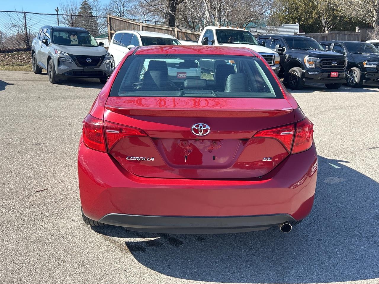 2017 Toyota Corolla SE, 6 SPEED MANUAL, CLEAN CARFAX, SUNROOF! - Photo #7