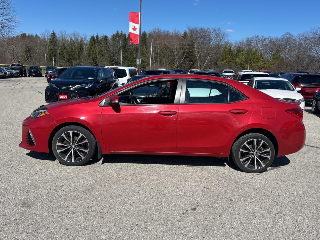 2017 Toyota Corolla SE, 6 SPEED MANUAL, CLEAN CARFAX, SUNROOF! - Photo #9