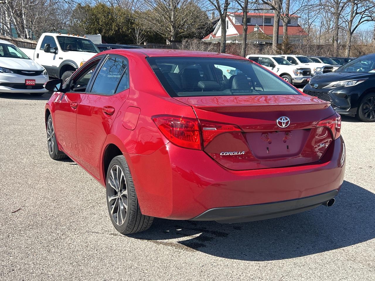 2017 Toyota Corolla SE, 6 SPEED MANUAL, CLEAN CARFAX, SUNROOF! - Photo #8