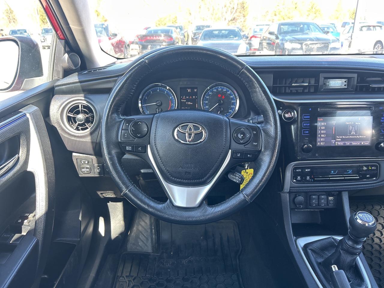 2017 Toyota Corolla SE, 6 SPEED MANUAL, CLEAN CARFAX, SUNROOF! - Photo #16