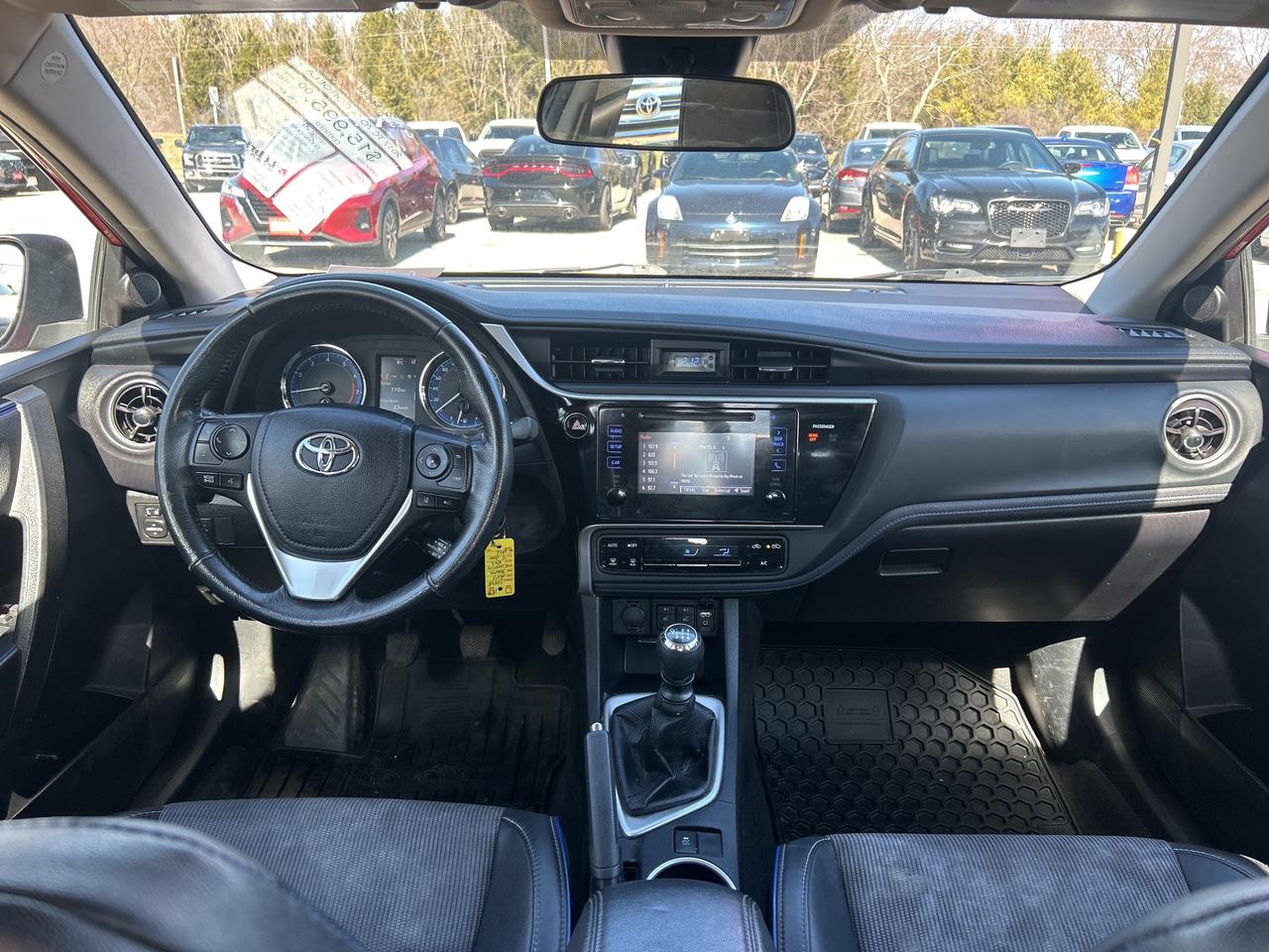 2017 Toyota Corolla SE, 6 SPEED MANUAL, CLEAN CARFAX, SUNROOF! - Photo #18