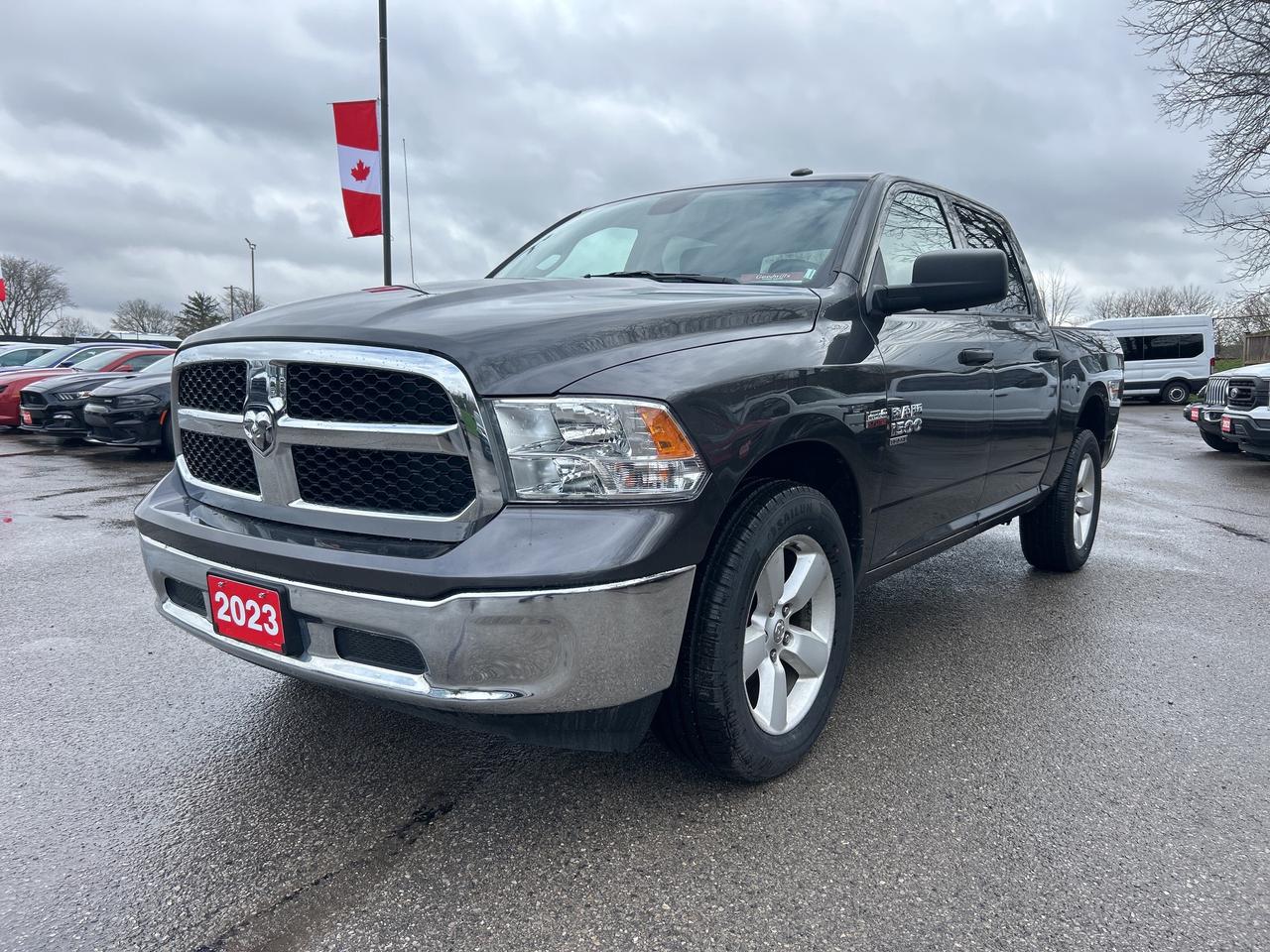 2023 RAM 1500 Classic SLT, 6 PASSENGER, 4X4, 5.7L HEMI, BACK UP CAMERA! - Photo #10