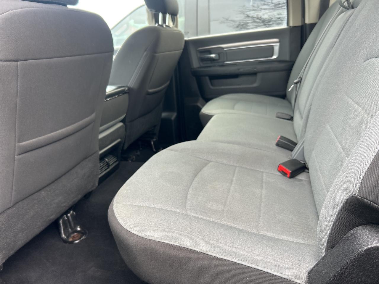 2023 RAM 1500 Classic SLT, 6 PASSENGER, 4X4, 5.7L HEMI, BACK UP CAMERA! - Photo #21