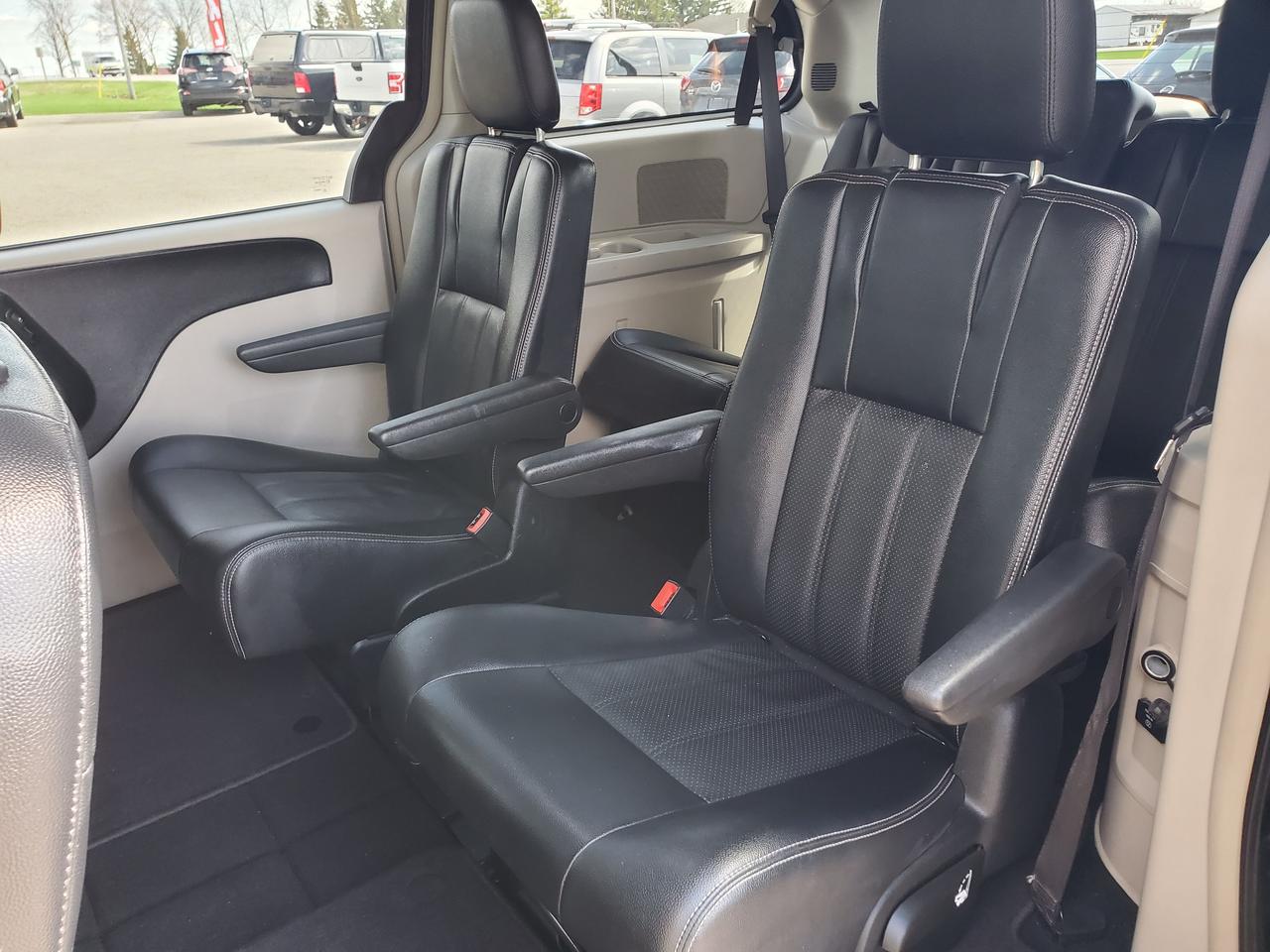 2016 Dodge Grand Caravan Crew Plus Photo