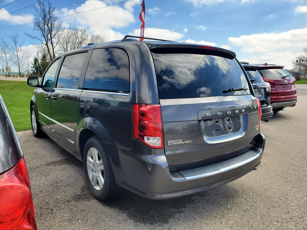 2016 Dodge Grand Caravan Crew Plus Photo