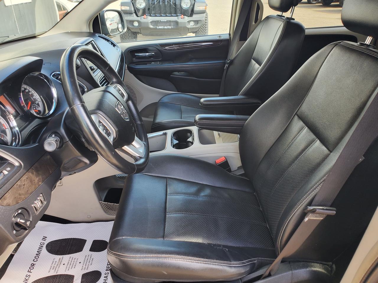 2016 Dodge Grand Caravan Crew Plus Photo