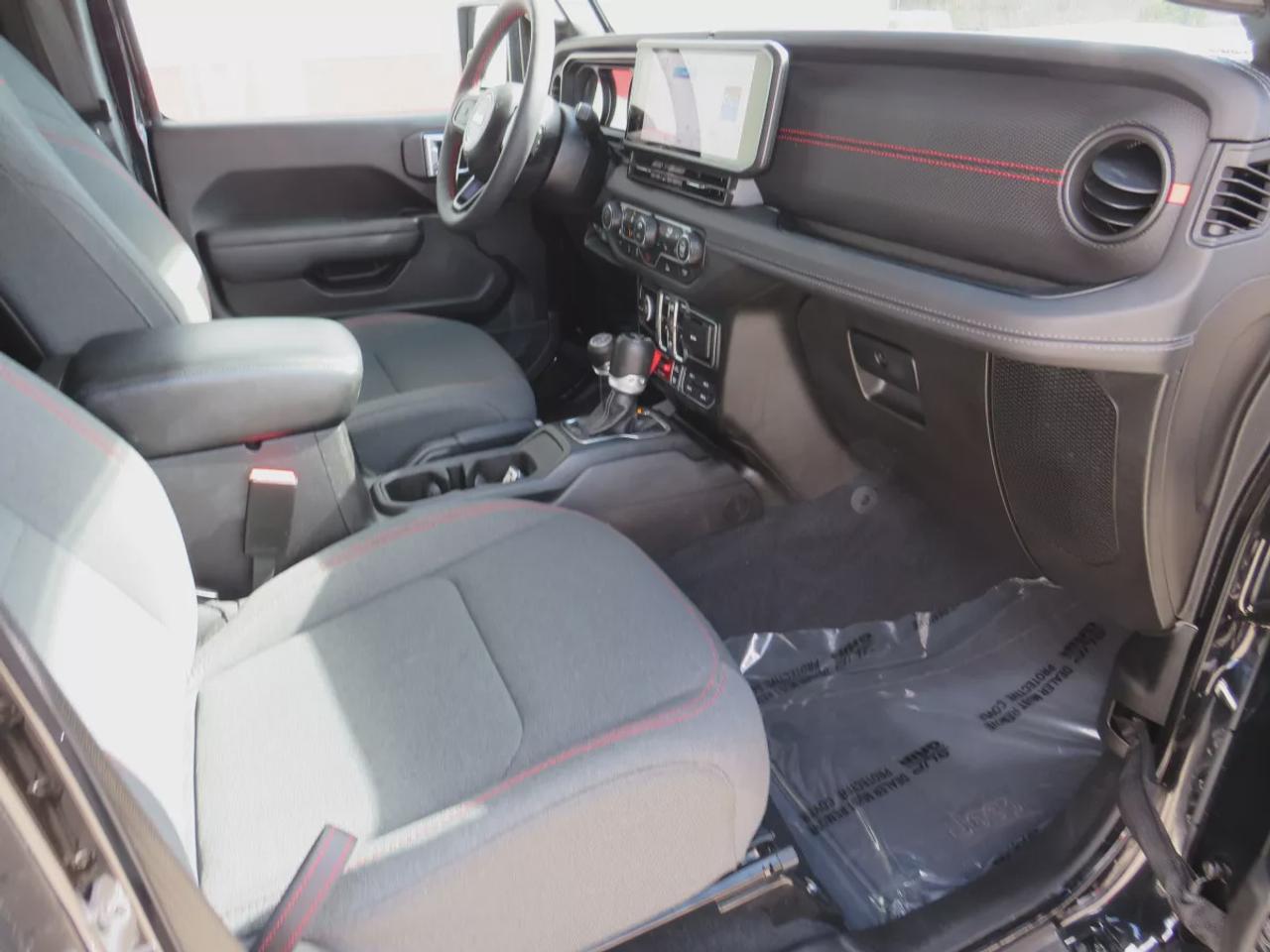 2024 Jeep Wrangler Rubicon  |  Low Km  |  One Owner  |  Clean Title | No Accidents  |  Safety Certified  |  4WD  |  Fog Lights  |  Hard Top  |  Alloy Rims  |  Navigation  | Photo