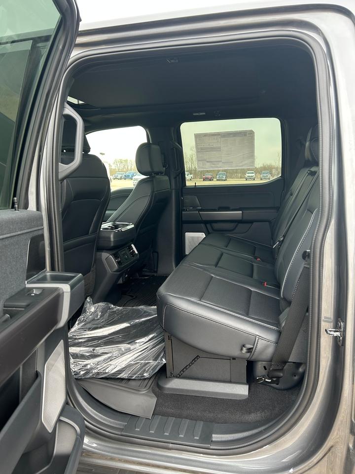 2026 Ford F-150 LARIAT 4WD SUPERCREW 5.5' BOX 502A Photo5