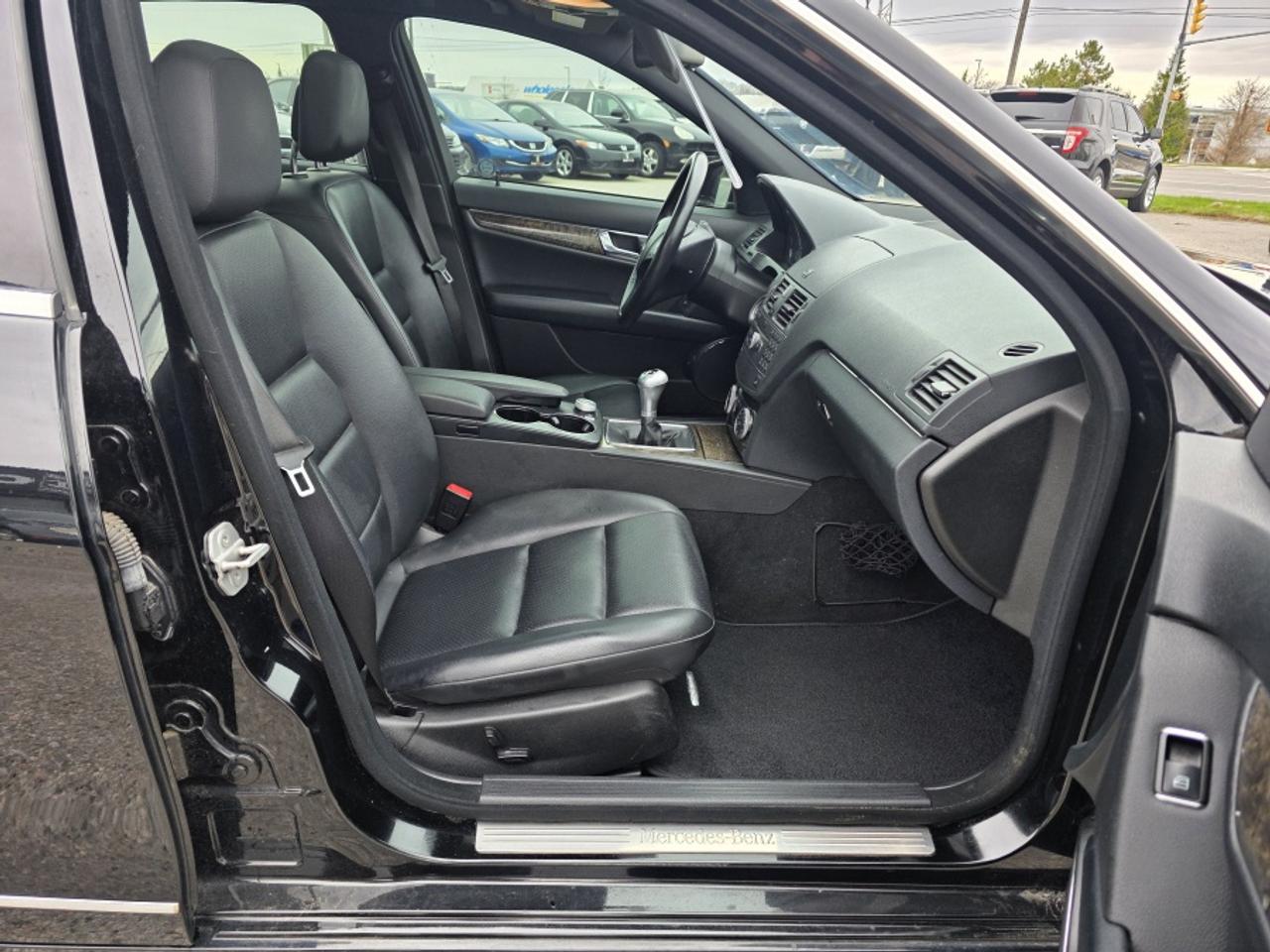 2010 Mercedes-Benz C-Class RARE MANUAL  | LOW KM! RUNS LIKE NEW Photo