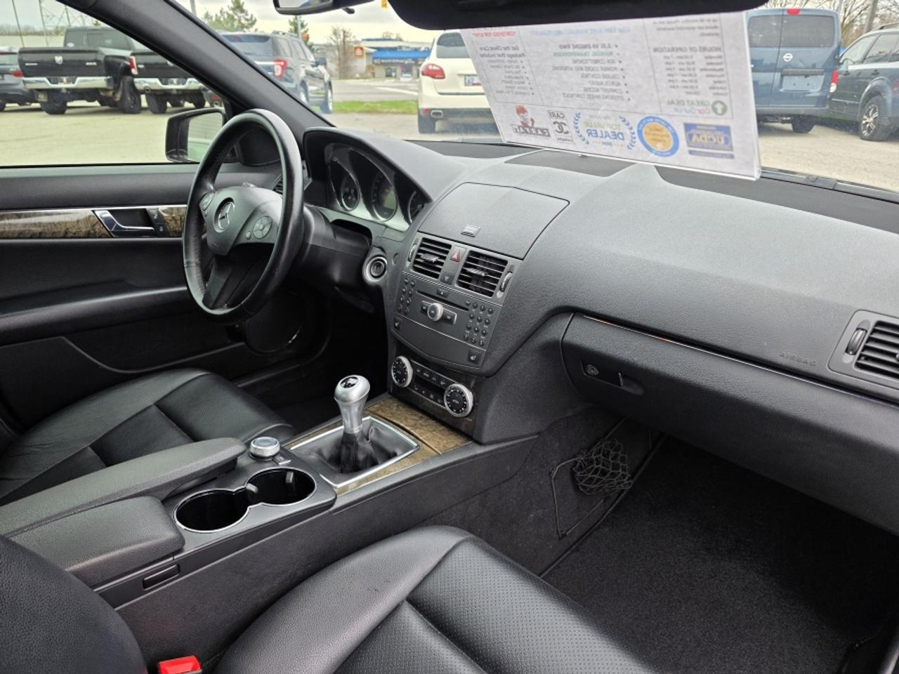 2010 Mercedes-Benz C-Class RARE MANUAL  | LOW KM! RUNS LIKE NEW Photo