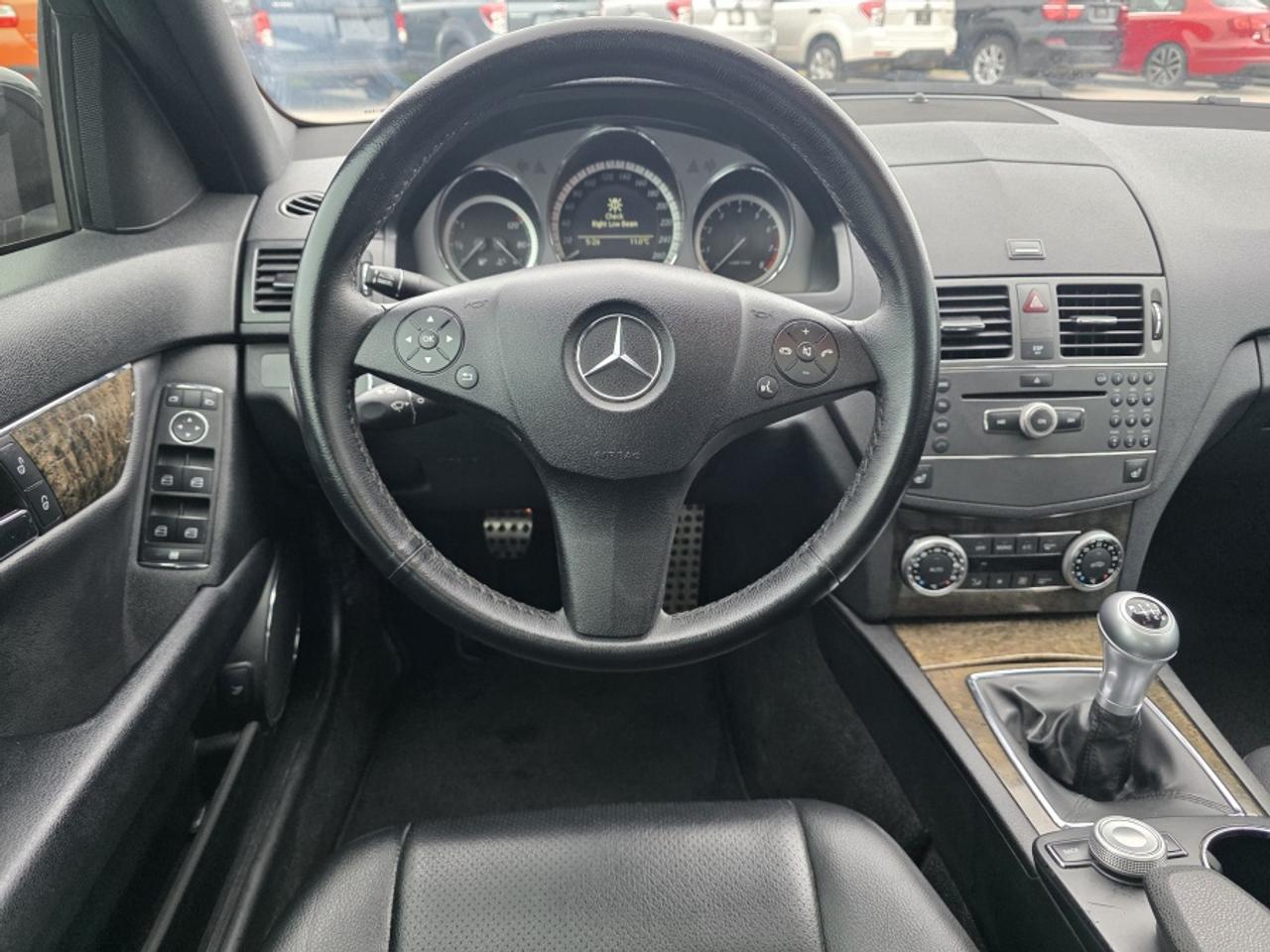 2010 Mercedes-Benz C-Class RARE MANUAL  | LOW KM! RUNS LIKE NEW Photo