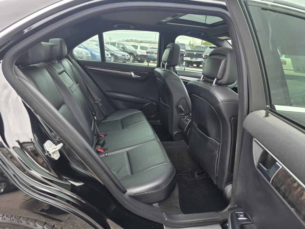 2010 Mercedes-Benz C-Class RARE MANUAL  | LOW KM! RUNS LIKE NEW Photo