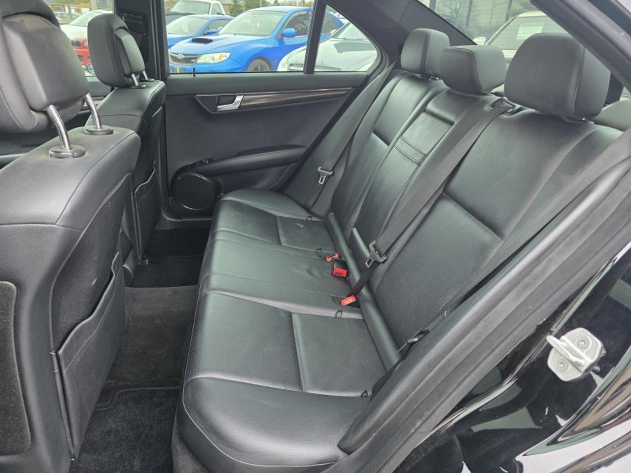 2010 Mercedes-Benz C-Class RARE MANUAL  | LOW KM! RUNS LIKE NEW Photo