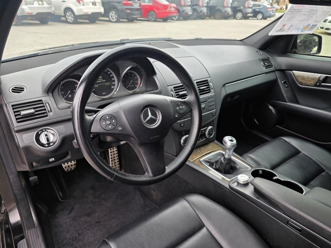 2010 Mercedes-Benz C-Class RARE MANUAL  | LOW KM! RUNS LIKE NEW Photo