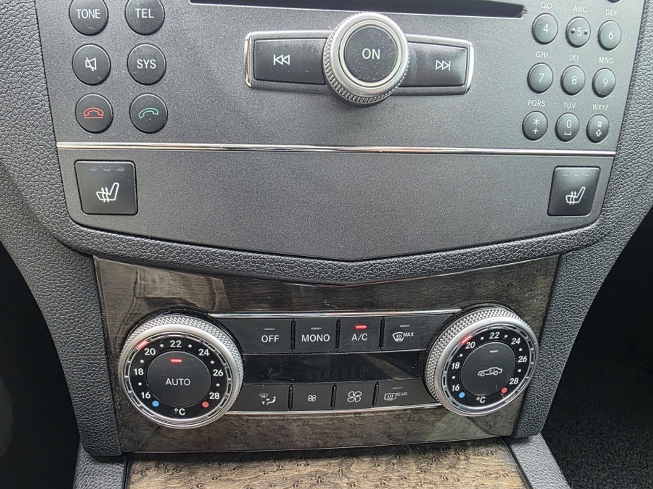 2010 Mercedes-Benz C-Class RARE MANUAL  | LOW KM! RUNS LIKE NEW Photo
