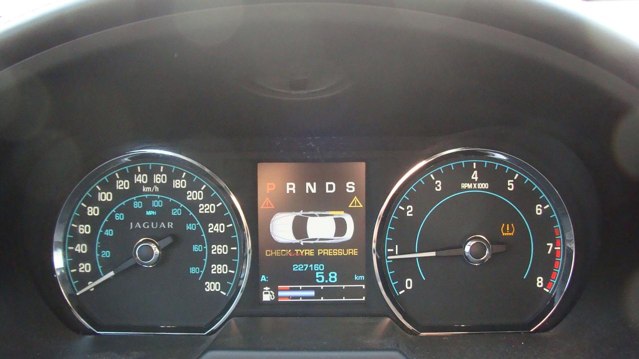 2013 Jaguar XF 4dr Sdn V6 AWD*NEW PRICE!*DRIVES WELL!* Photo