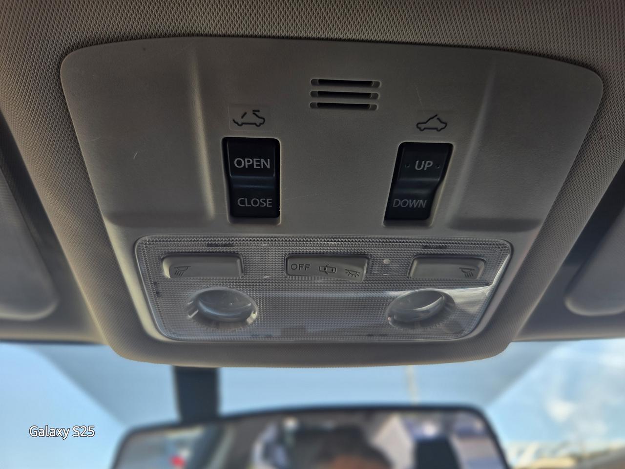 2016 Toyota Corolla S AUTO LEATHER ROOF ALLOYS  LOW km $ 16,688.00 Photo