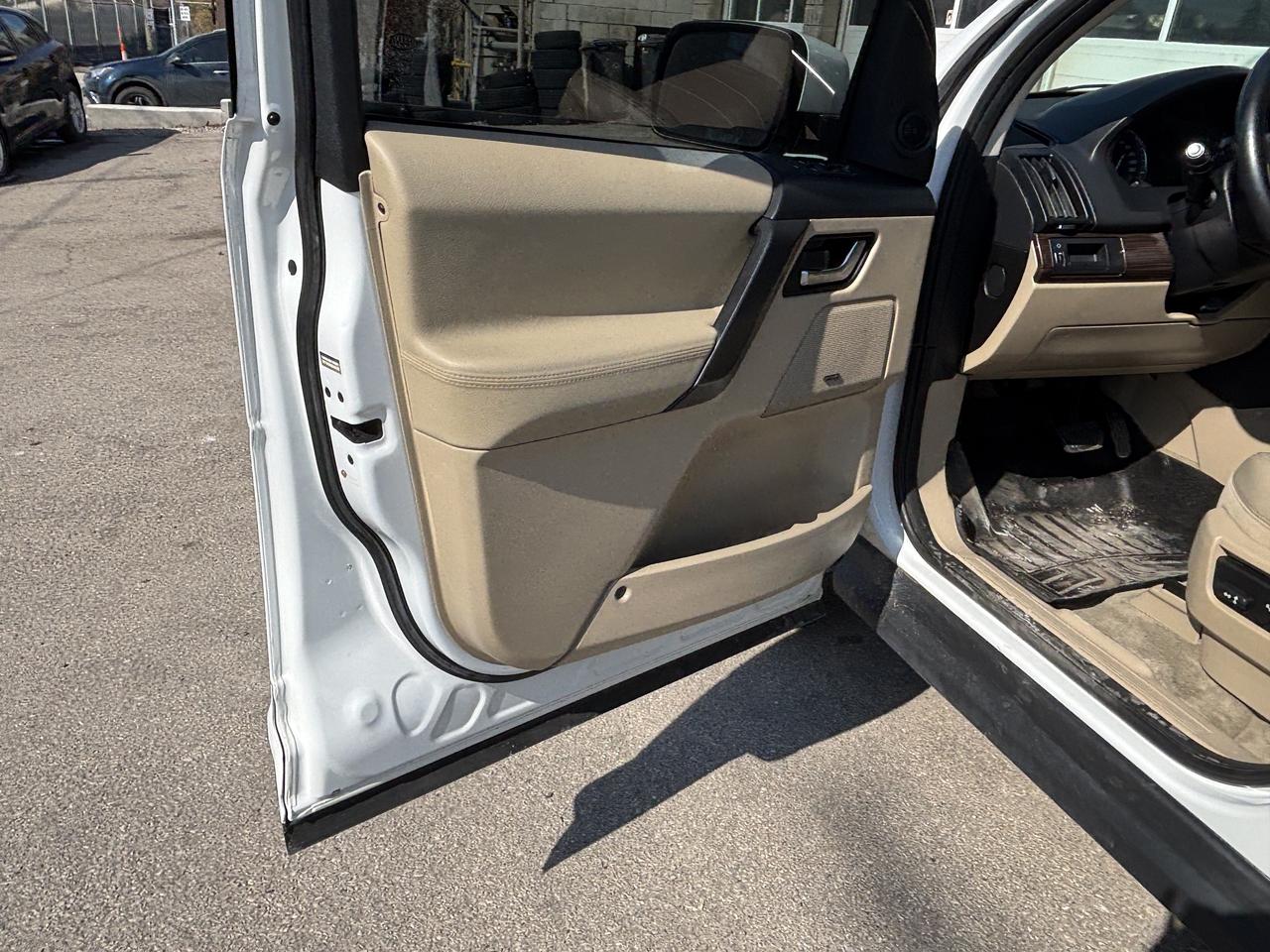 2013 Land Rover LR2 AWD 4dr Photo