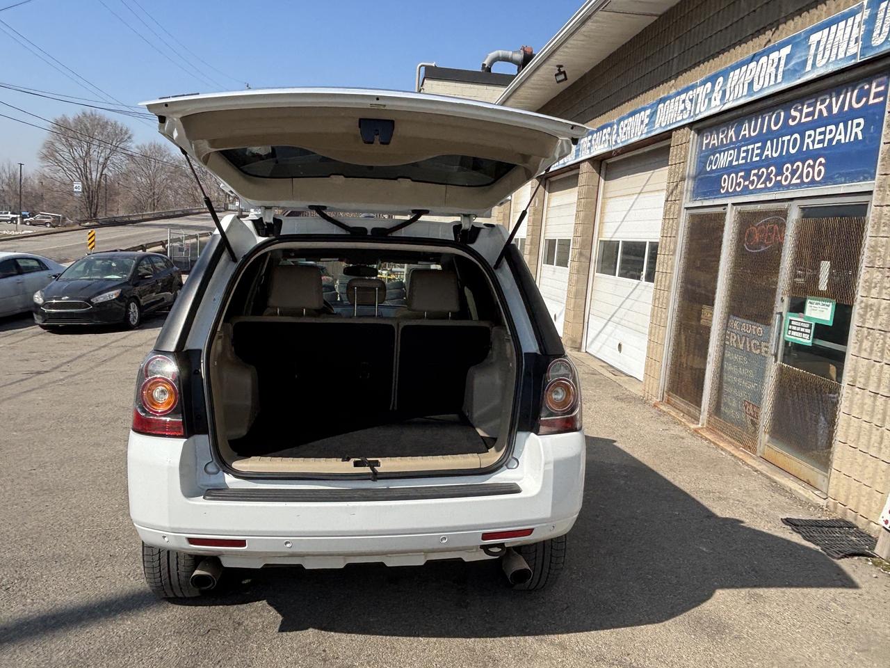 2013 Land Rover LR2 AWD 4dr Photo