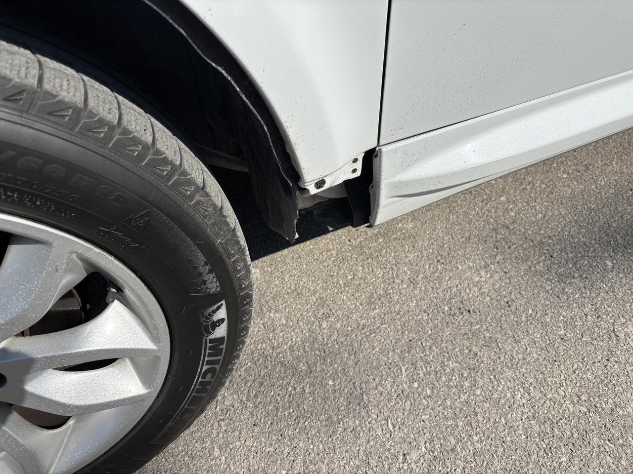 2013 Land Rover LR2 AWD 4dr Photo