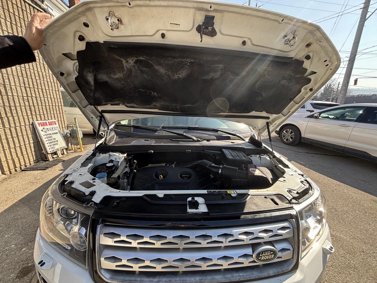 2013 Land Rover LR2 AWD 4dr Photo